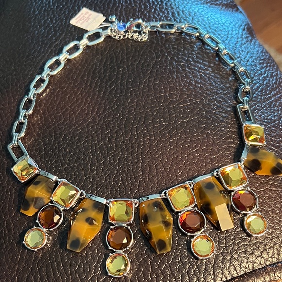 3/$18 Lia Sophia Chic Tortoiseshell and Silver Necklace Lot 2075 - Picture 4 of 6